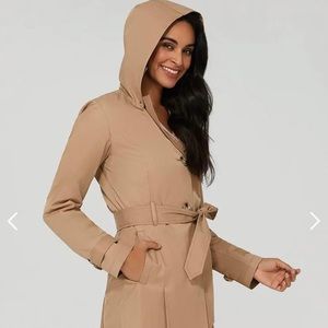 Suzy shier light trench coat